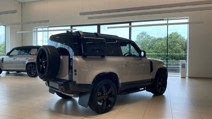 Land Rover Defender 3.0 D350 X-Dynamic HSE 90 3dr Auto Diesel Estate - Image 20